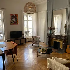  Appartement Beautiful 3br In Center